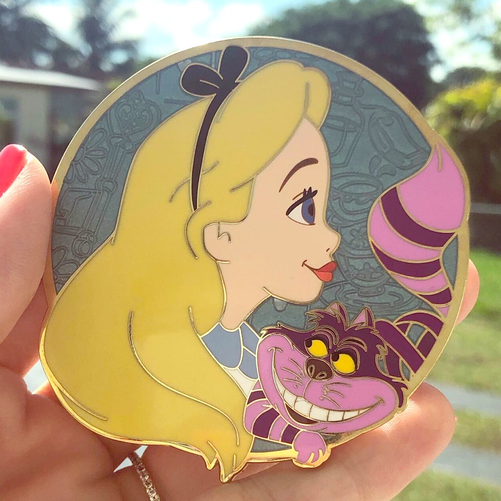 Alice In Wonderland Fantasy Disney Pin